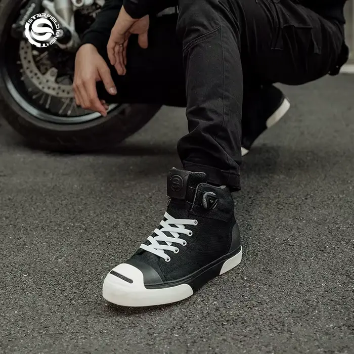 Chaussures de moto rétro