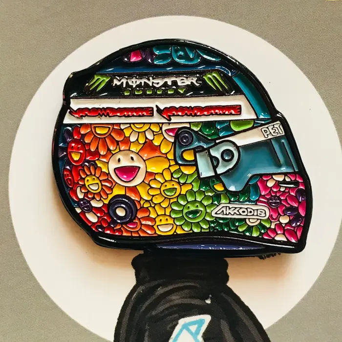 Épingle en émail pour casque Lewis Hamilton Japan 2022