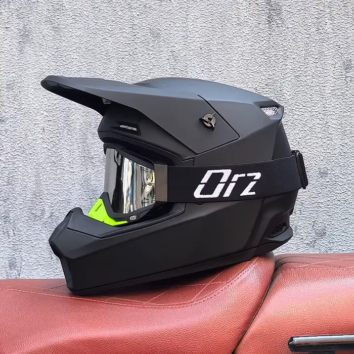 Le nouveau casque tout-terrain de moto ORZ, casque de rallye et casque de descente pour vélo de mont