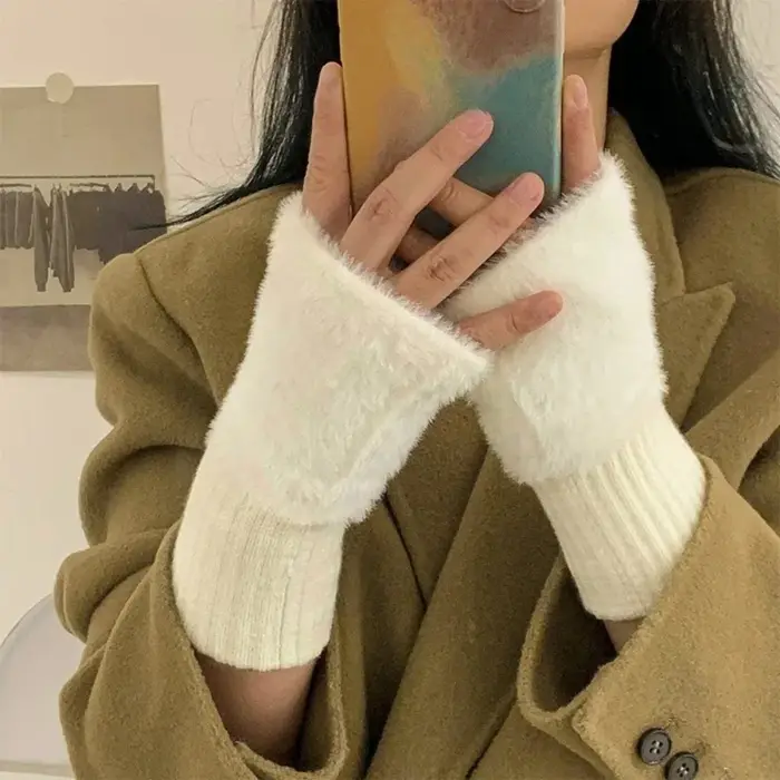 Gants demi-doigts chauds et de protection pour femmes adaptés au printemps, à l'automne et en hiver.