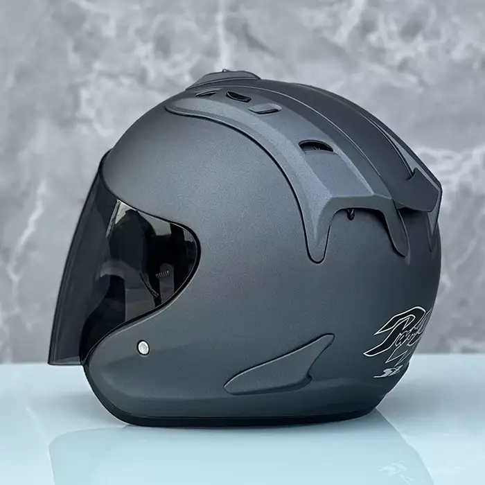 Demi-Casque Gris à Visage Ouvert pour Moto